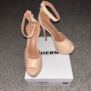 NWT Maiernisi Jessi Peep Toe Pump in Matte Apricot (Nude) Size 39/8.5